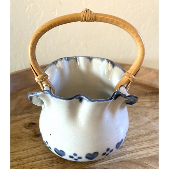 VTG Hart Street Pottery Basket Artist Janet Rodriguez Hearts Blue Bamboo Handle - Picture 2 of 6